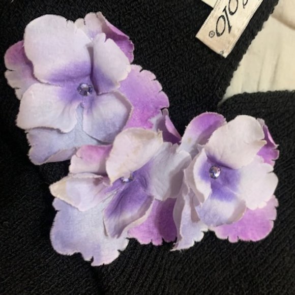 Flowered Knit tops - 2 for one! FUN and Classy - Picture 3 of 11